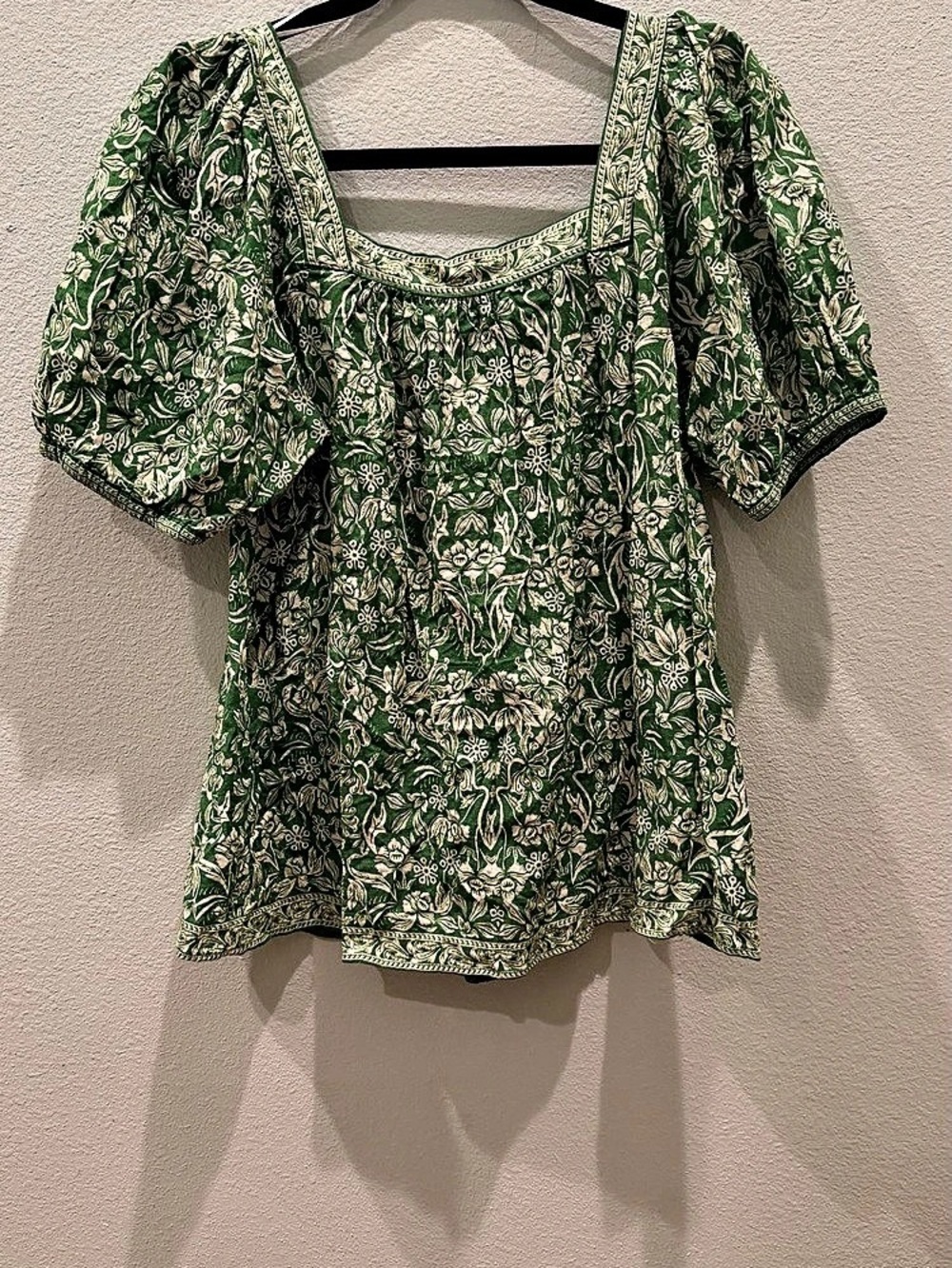 Max Studio Floral Square Neck Puff Sleeve Top Green & White Medium - Picture 2 of 4